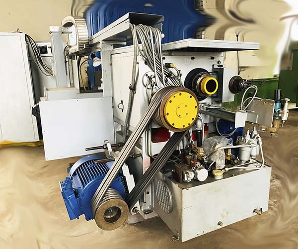 Загальний вигляд токарного верстата з ЧПУ 16М30Ф3 Загальний вигляд токарного верстата з ЧПУ 16М30Ф3